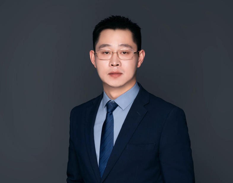 吴新震
